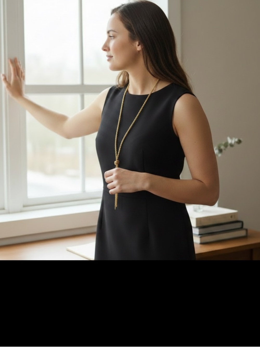 Gold toned knotted lariat-style rope chain necklace total length 30”